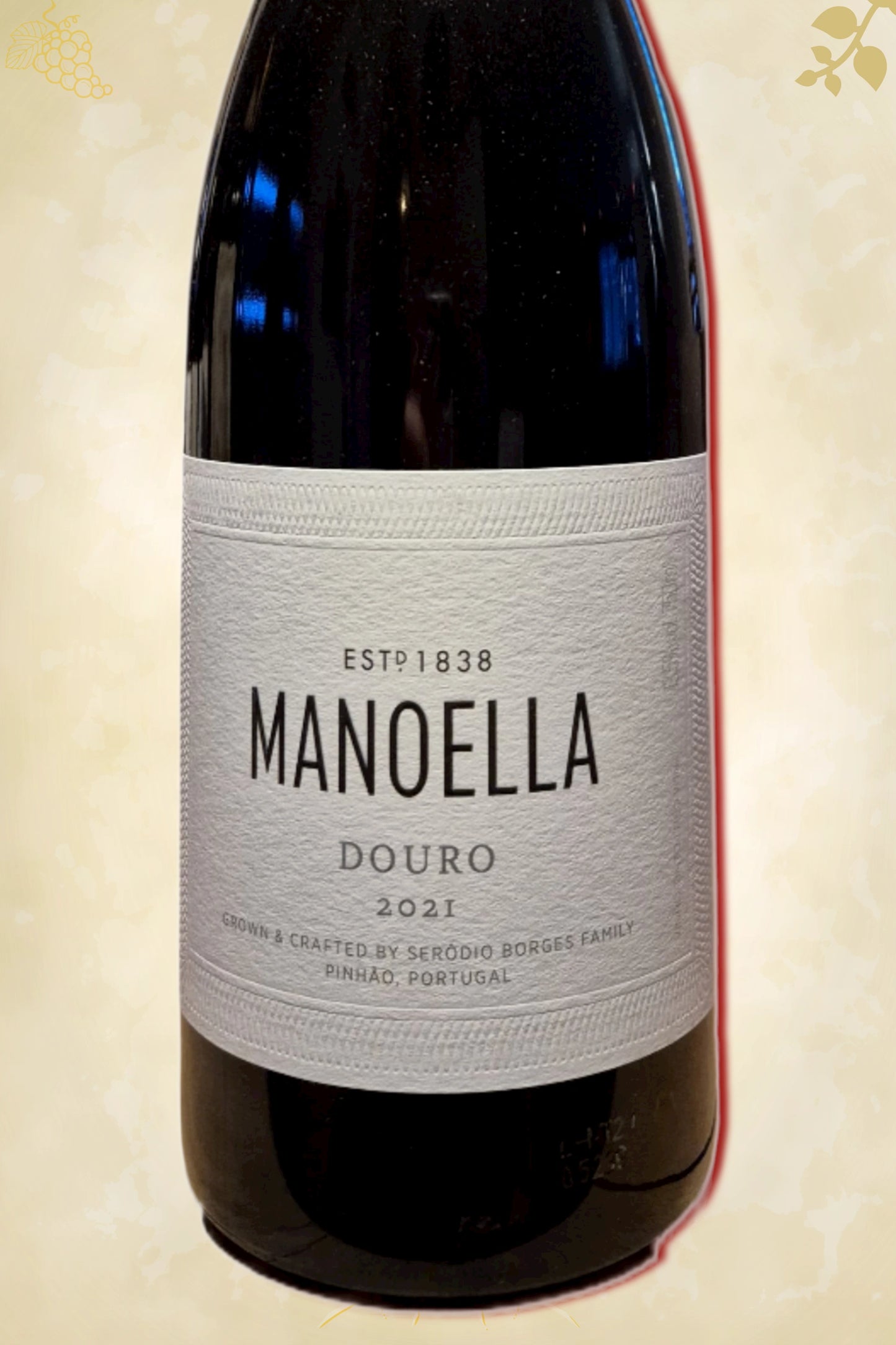 Detail etiket Wine & Soul - Quinta da Manoella Red (2021) – rode wijn herkenbaar op beige achtergrond