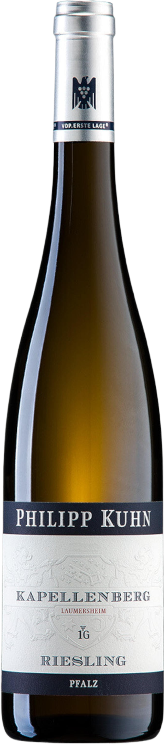 Weingut Philipp Kuhn Kapellenberg Riesling 1G 2022 tegen gouden achtergrond