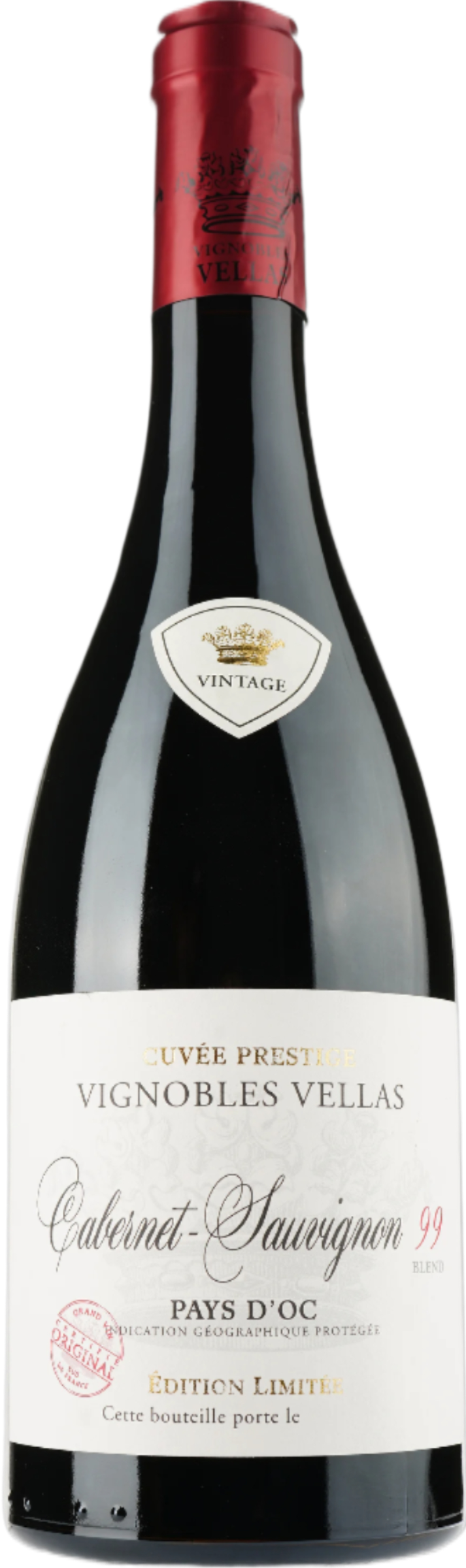 Vignobles Vellas Blend 99 2024 tegen bordeaux achtergrond – krachtige rode wijn