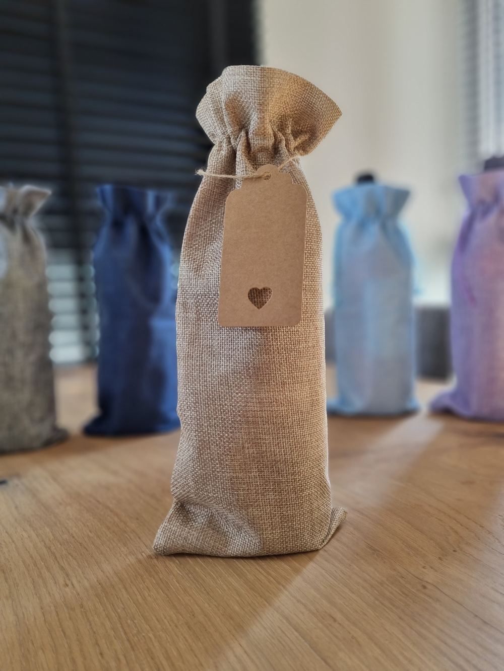 Jute geschenkzak met label