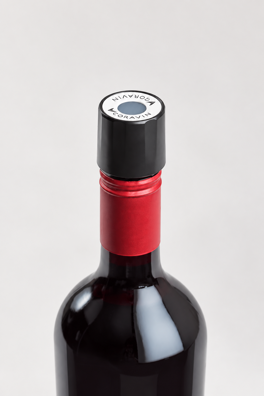 Coravin schroefdop op een fles rode wijn