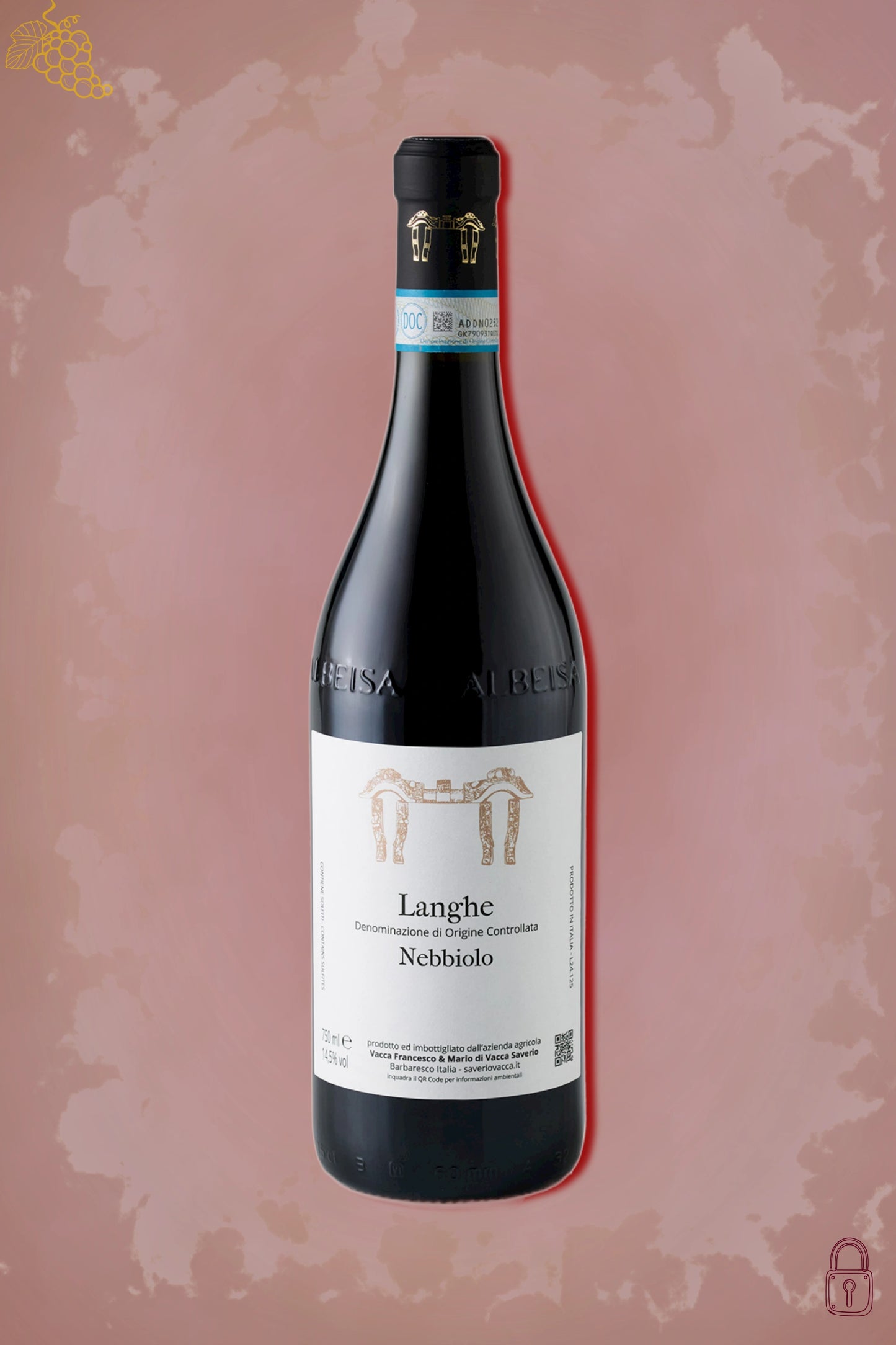 Fles Saverio Vacca Langhe Nebbiolo 2020 – rode wijn in rode setting