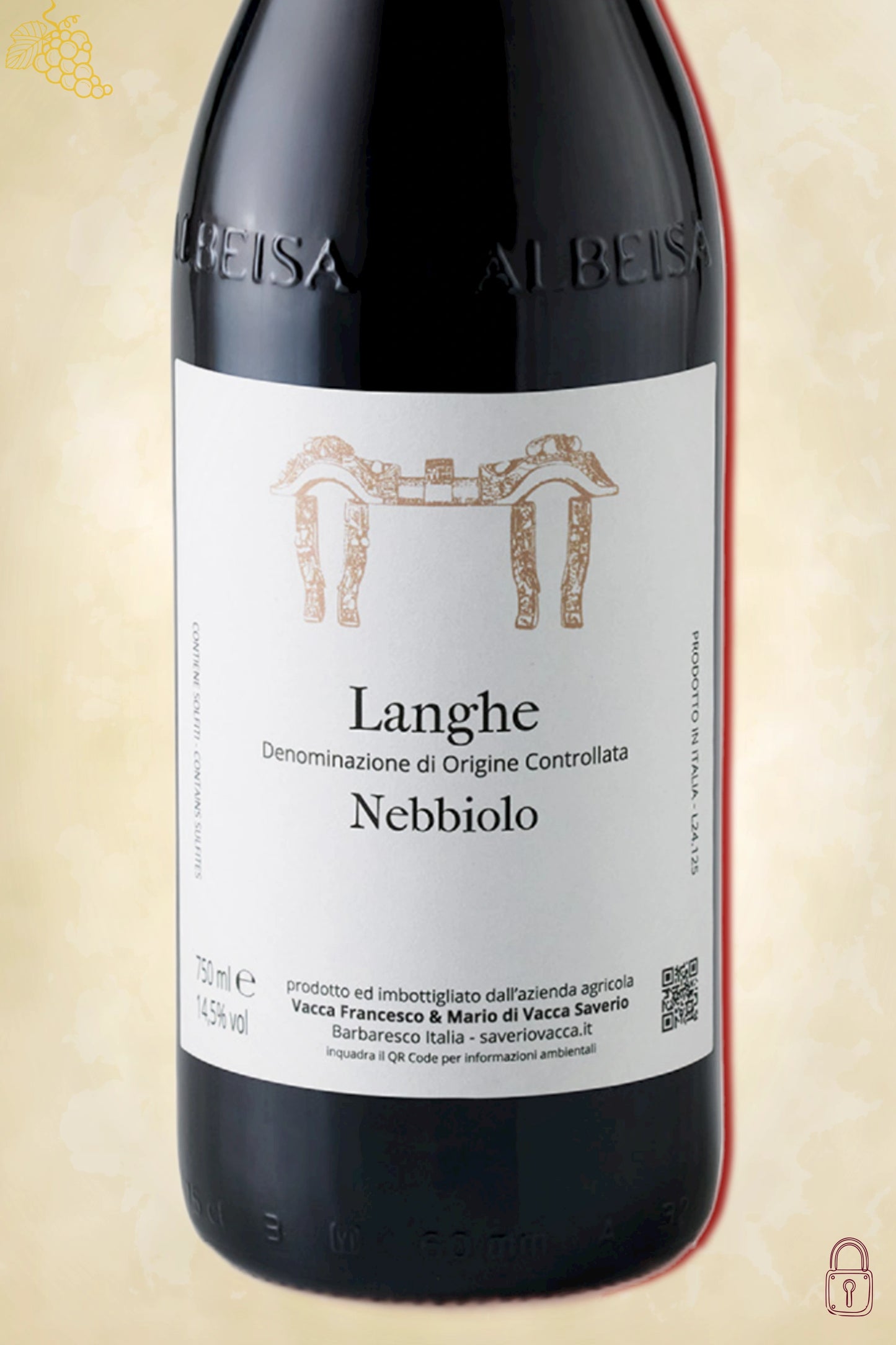 Label zoom: Saverio Vacca Langhe Nebbiolo 2020 – logo en tekst scherp zichtbaar