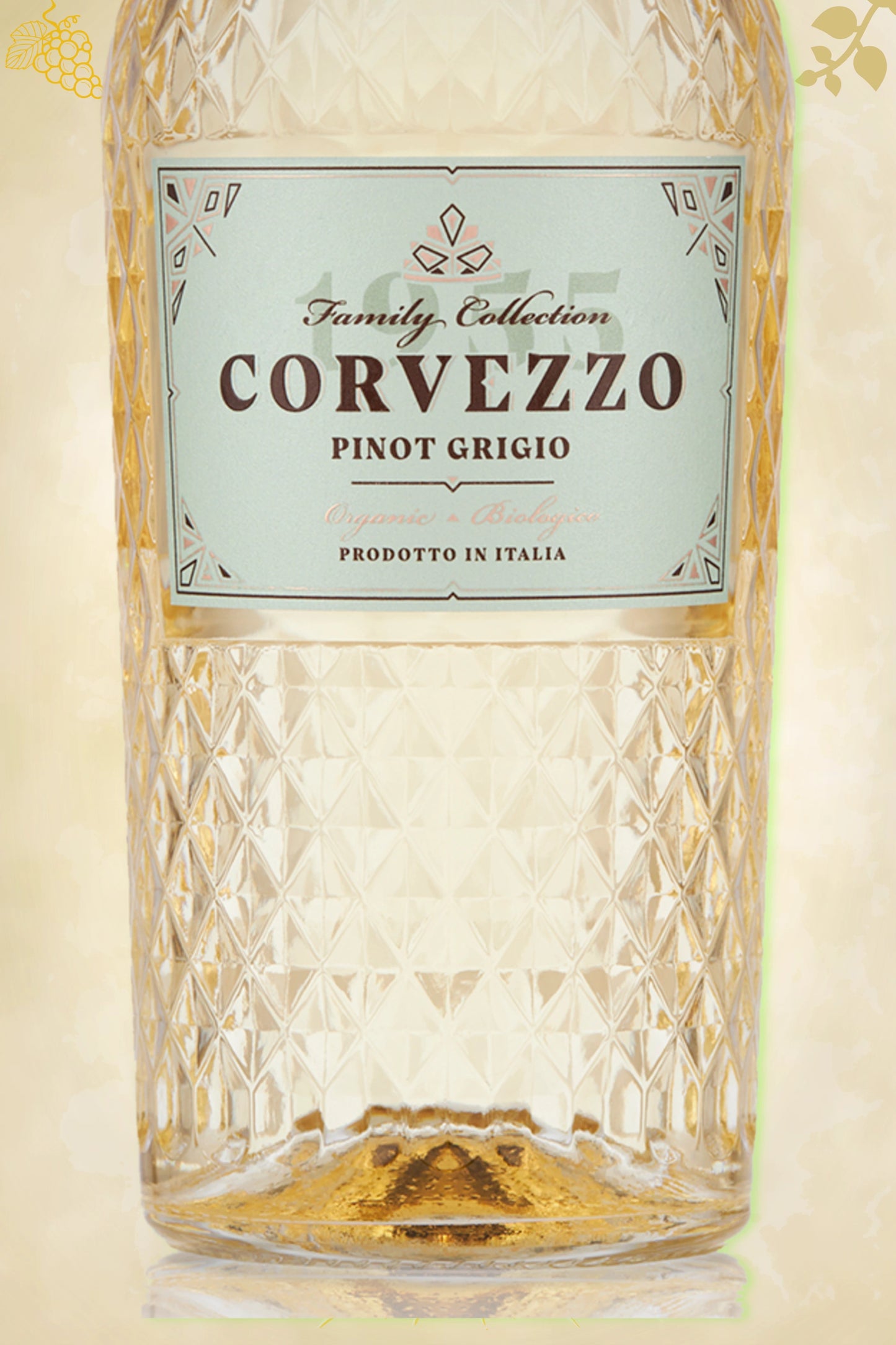 Detail etiket Corvezzo – Pinot Grigio (2024) – witte wijn herkenbaar op beige achtergrond