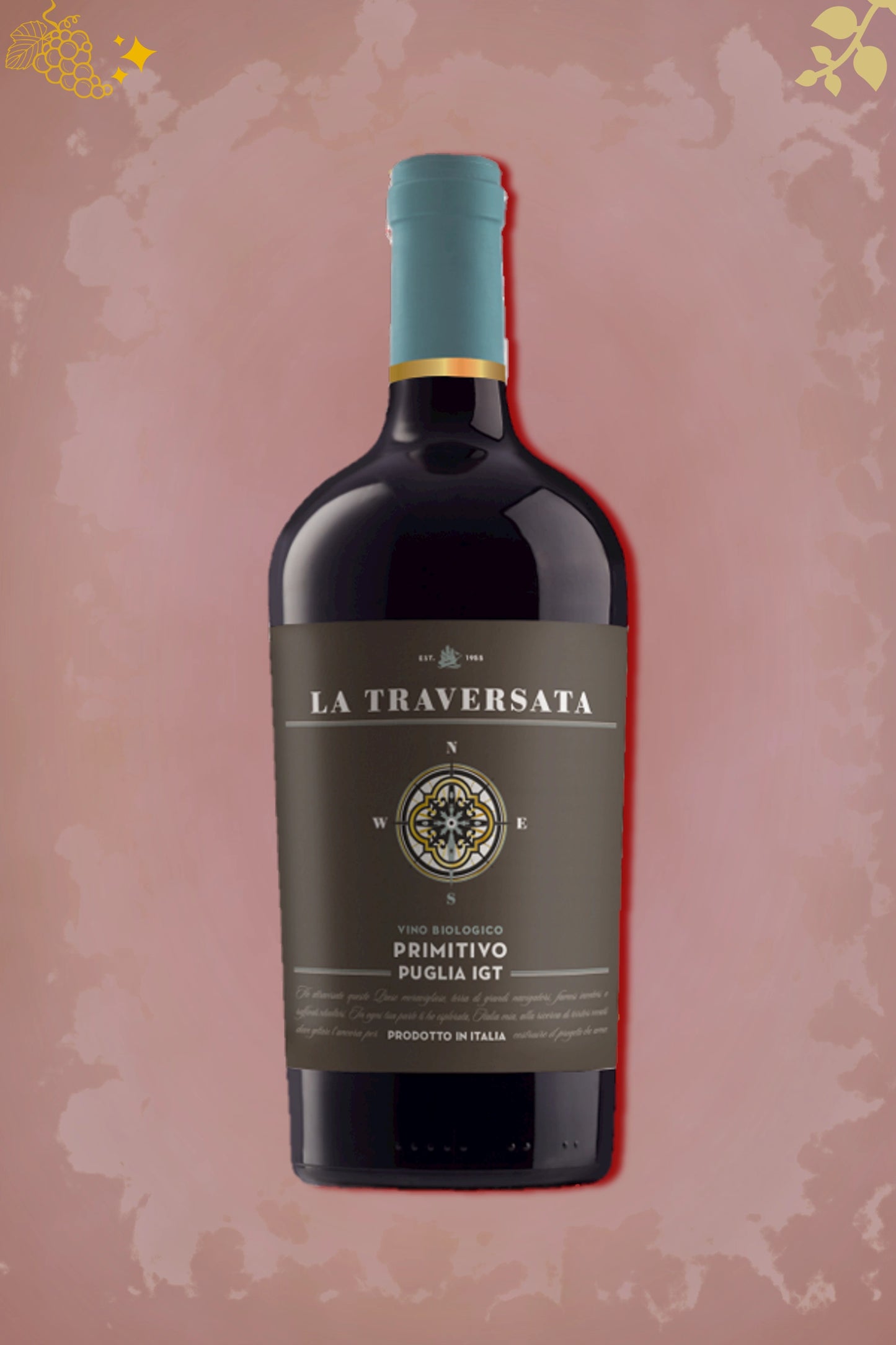 La Traversata – Primitivo (2023) – robijnrode rode wijn tegen rode achtergrond