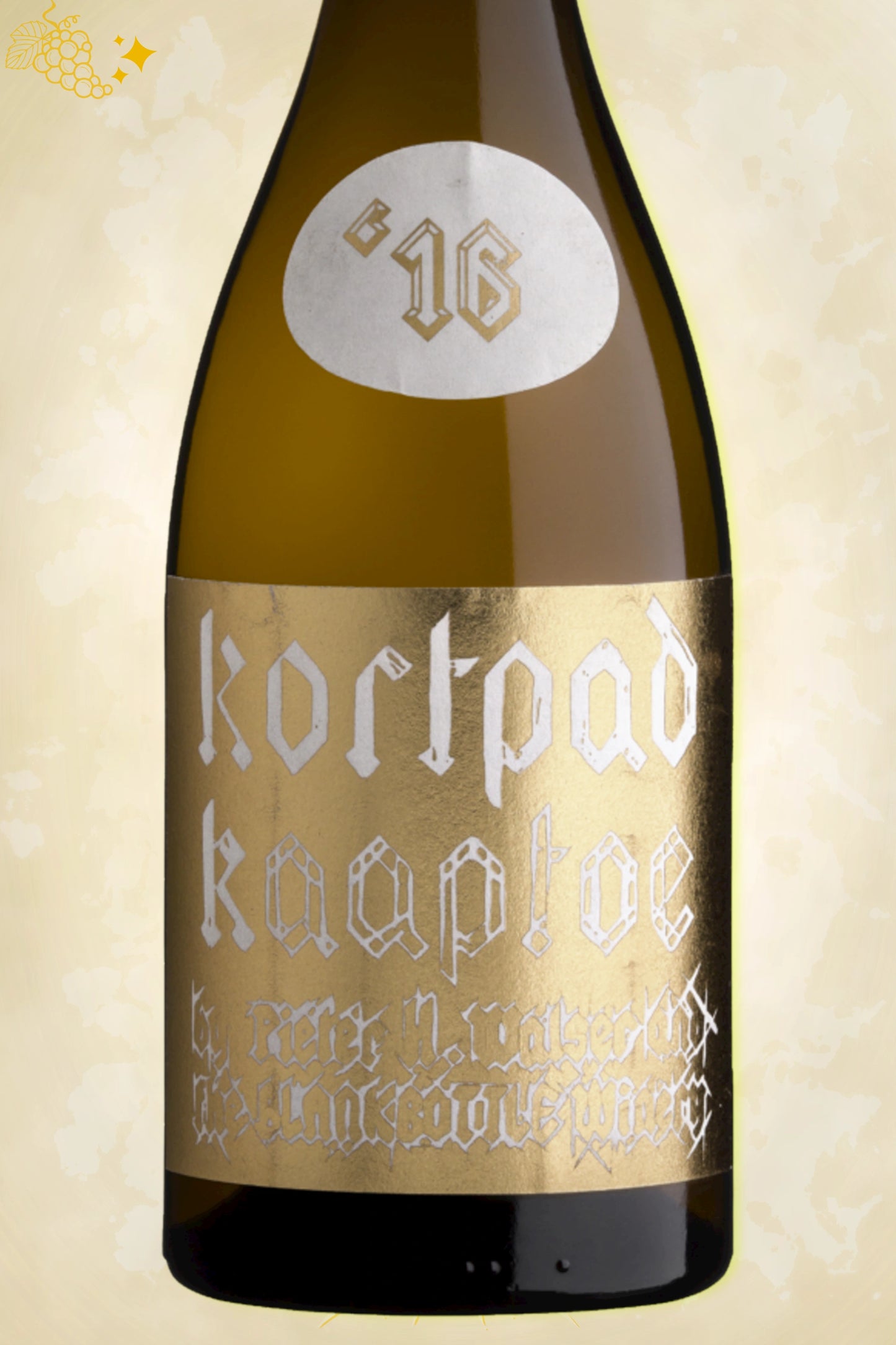 Fijn detail etiket Blank Bottle – Kortpad Kaaptoe (2023) tegen beige achtergrond