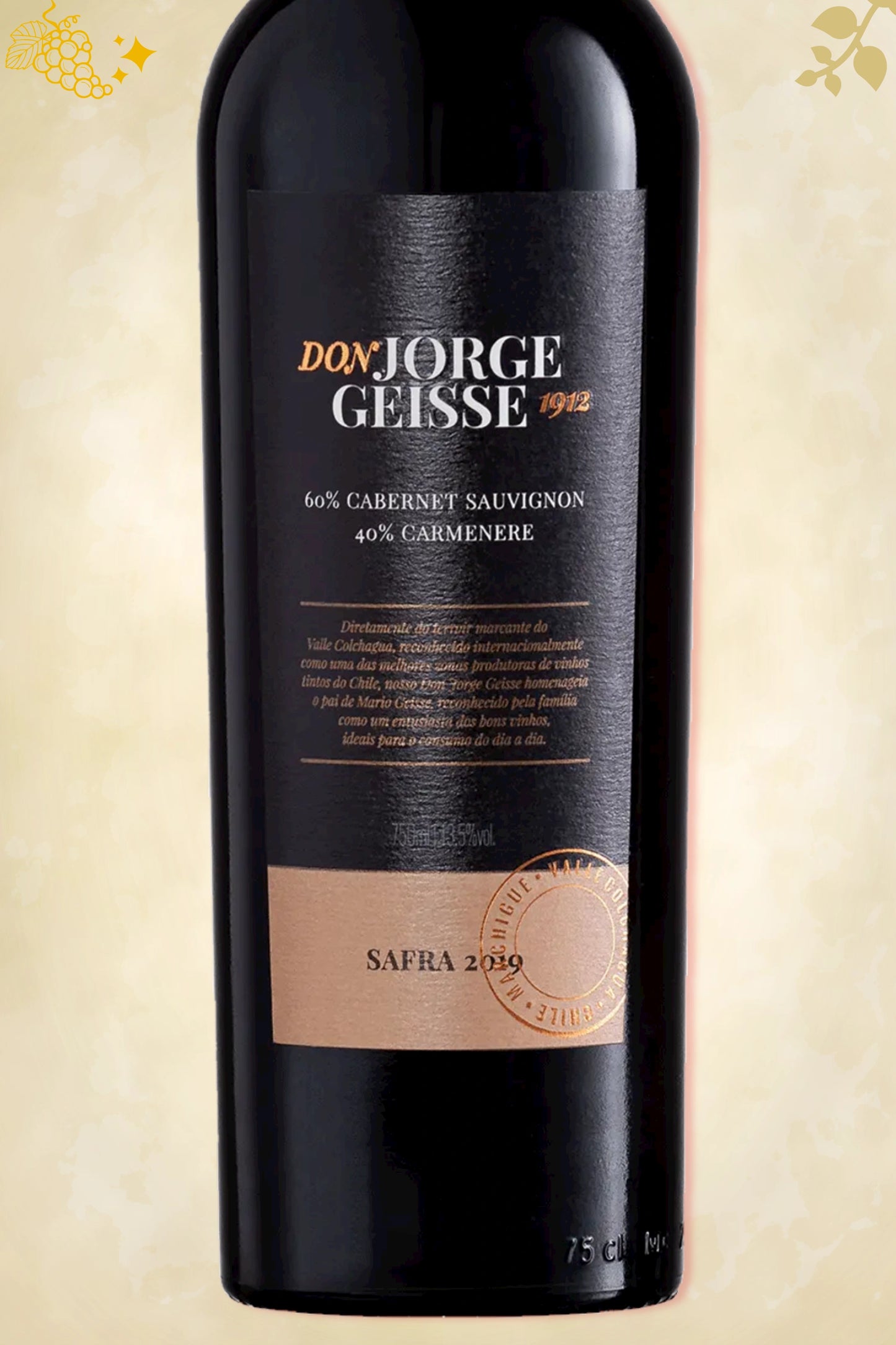 Fijn detail etiket Mario Geisse – Don Jorge Red Blend (2023) tegen beige achtergrond