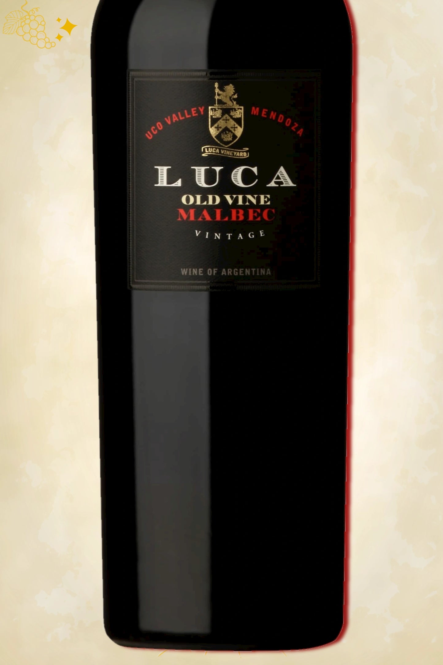 Ingezoomd label: Luca – Old Vine Malbec (2021) – ontwerpdetails op beige achtergrond