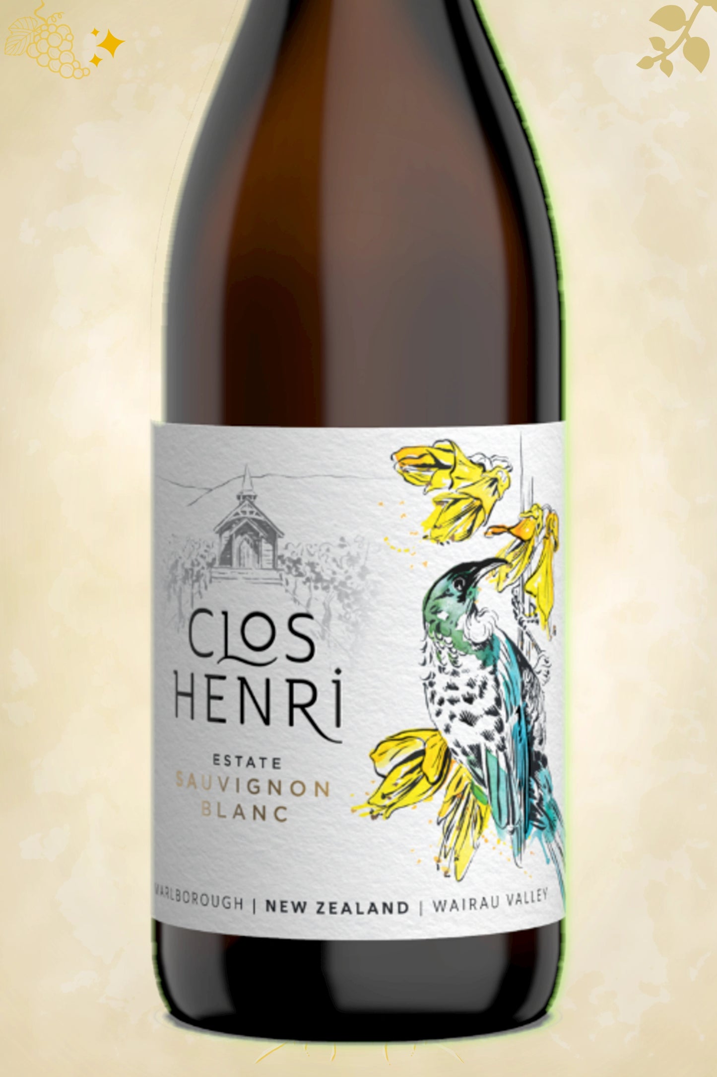 Fijn detail etiket Clos Henri – Estate Sauvignon Blanc Organic (2023) tegen beige achtergrond
