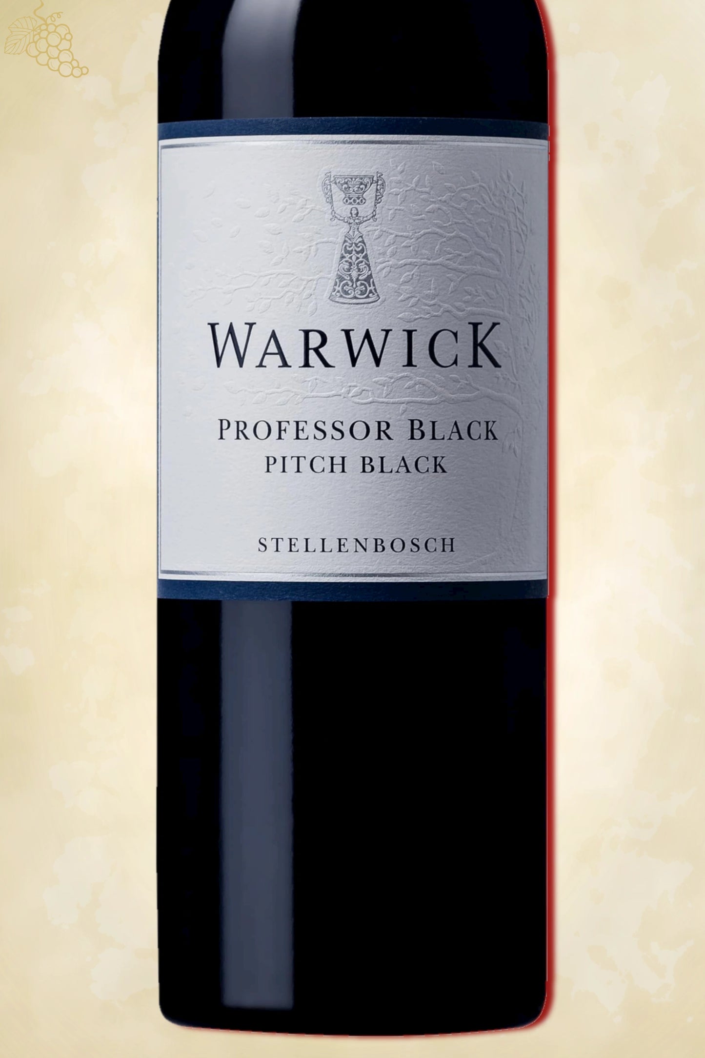 Fijn detail etiket Warwick – Professor Black Pitch Black (2022) tegen beige achtergrond