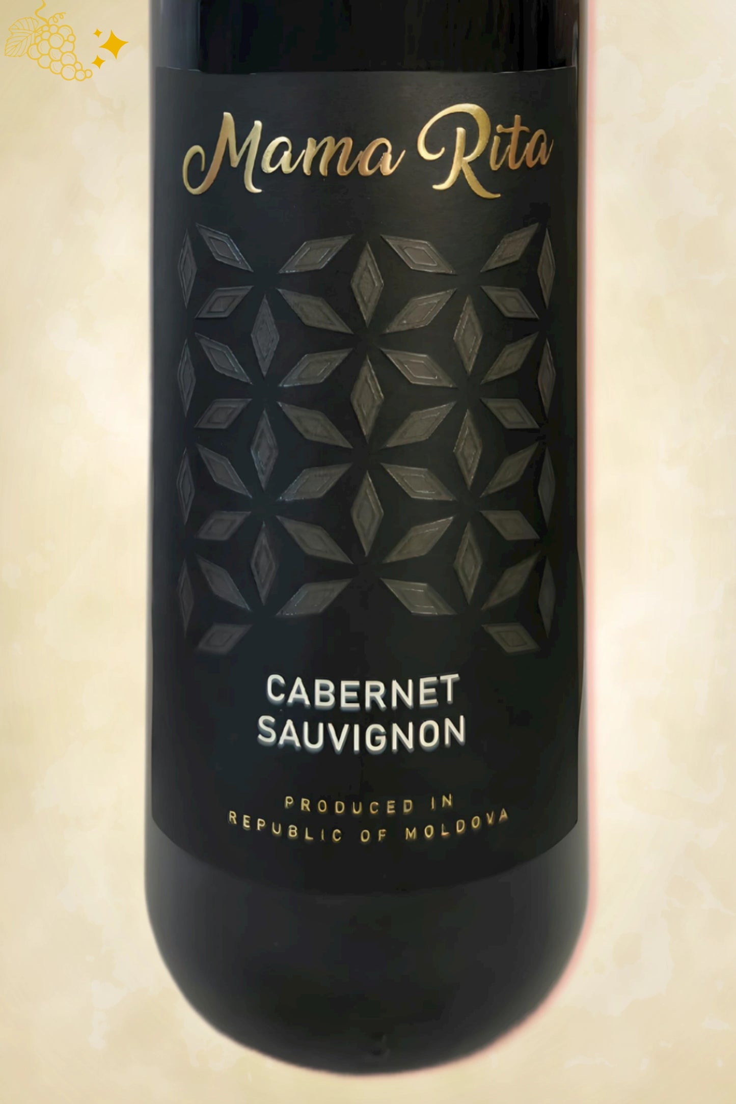 Close‑up etiket: MamaRita - Cabernet Sauvignon (2022) – volledige weergave op beige achtergrond