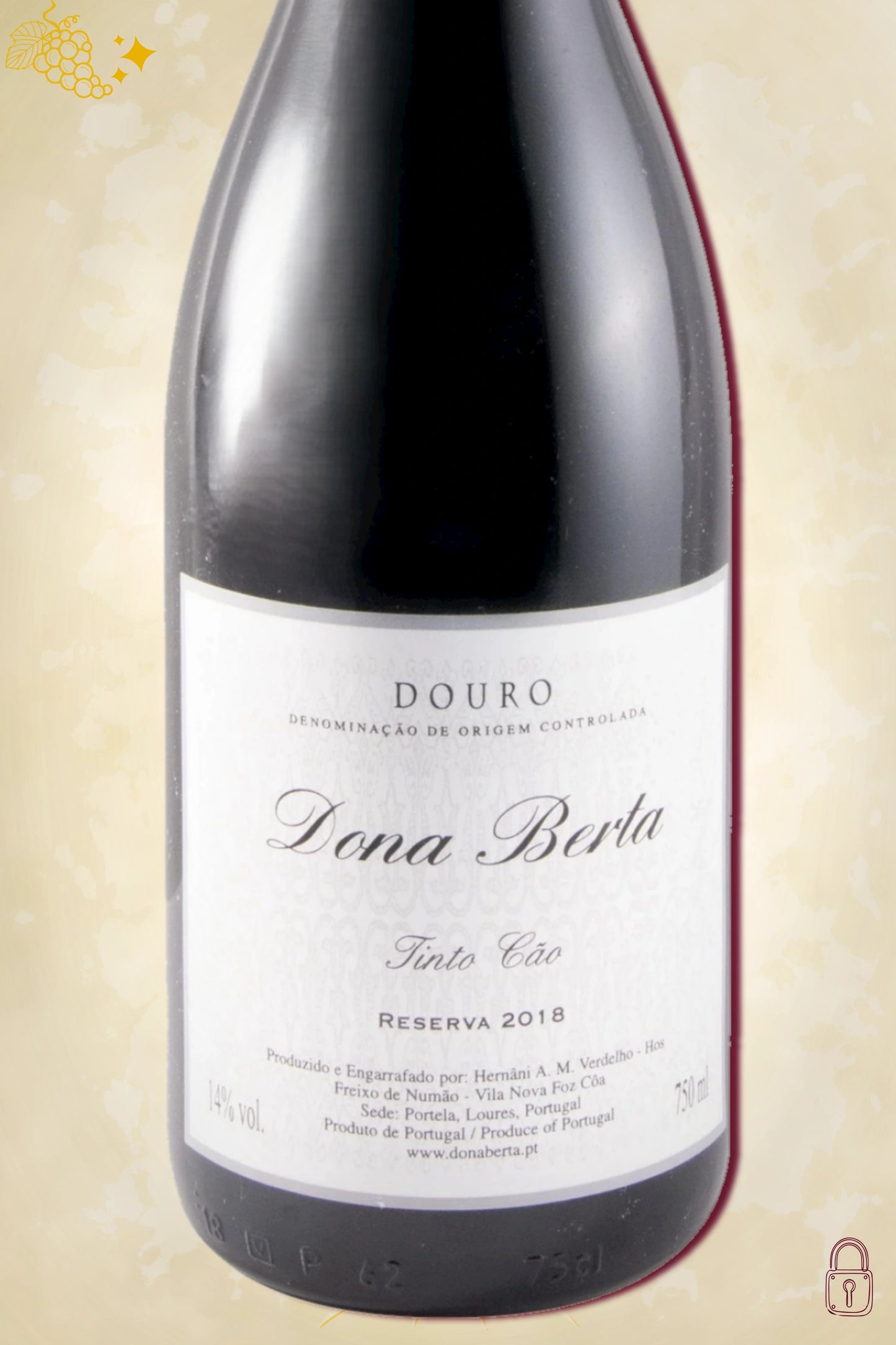 Close-up label Dona Berta Tinto Cão Reserva 2018 – logo en vintage details
