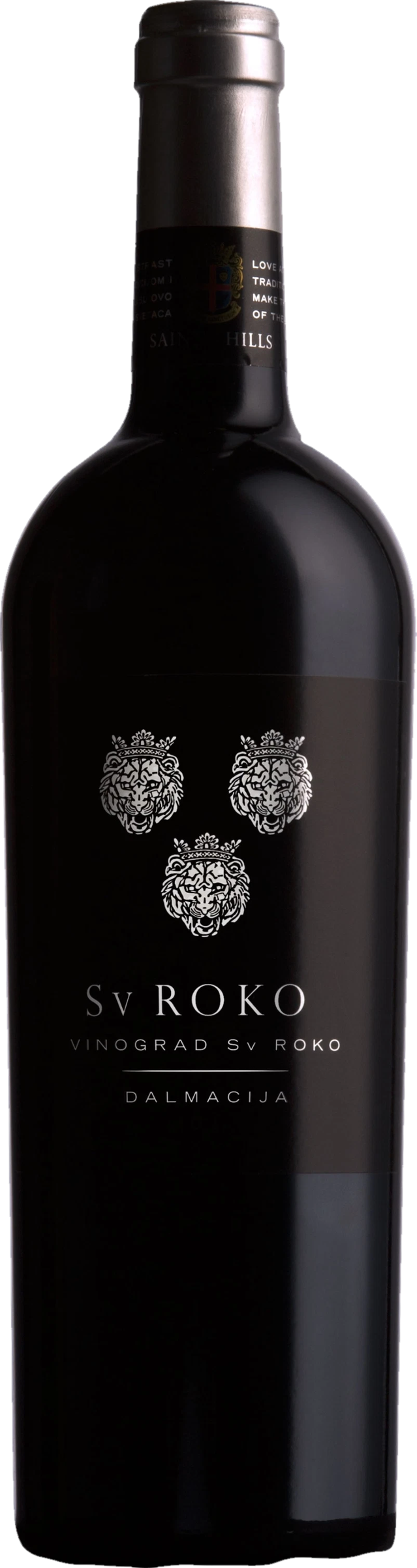 Saints Hills Sv. Roko 2018 tegen bordeaux achtergrond – premium rode wijn