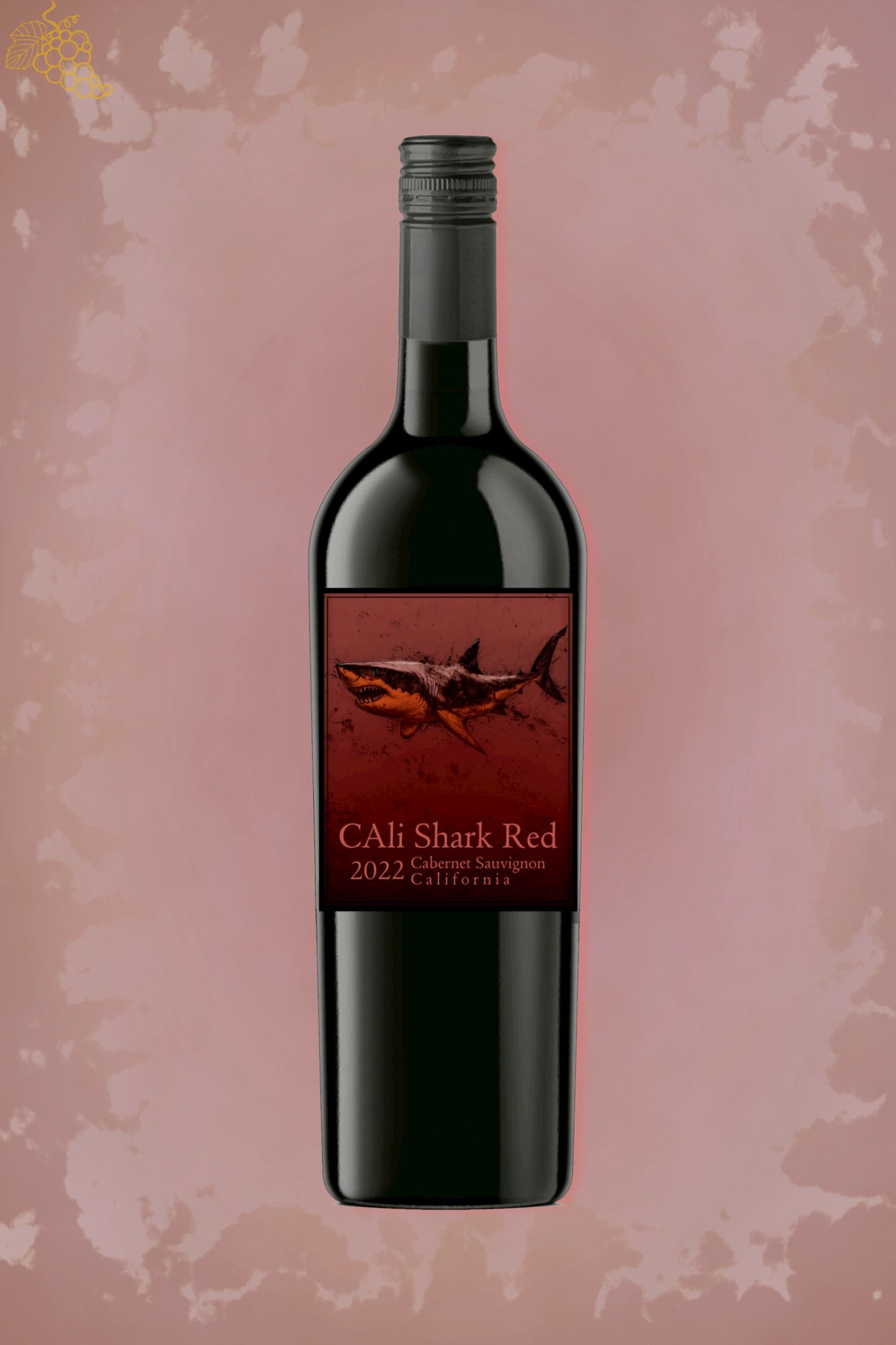 Cali Shark Cabernet Sauvignon 2022 tegen bordeaux achtergrond – premium rode wijn