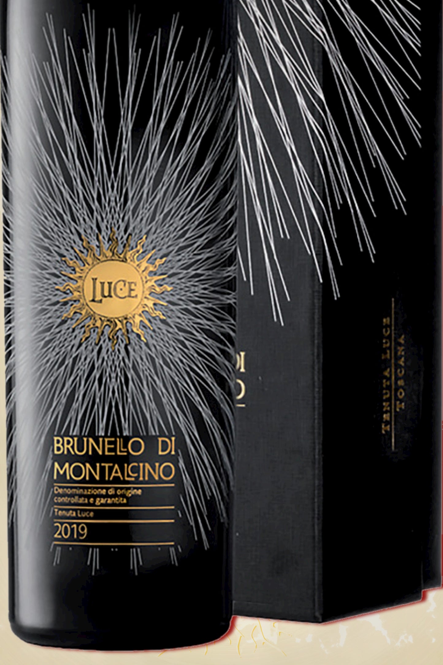 Close-up label Tenuta Luce Brunello di Montalcino 2019 in Giftbox – logo en vintage details