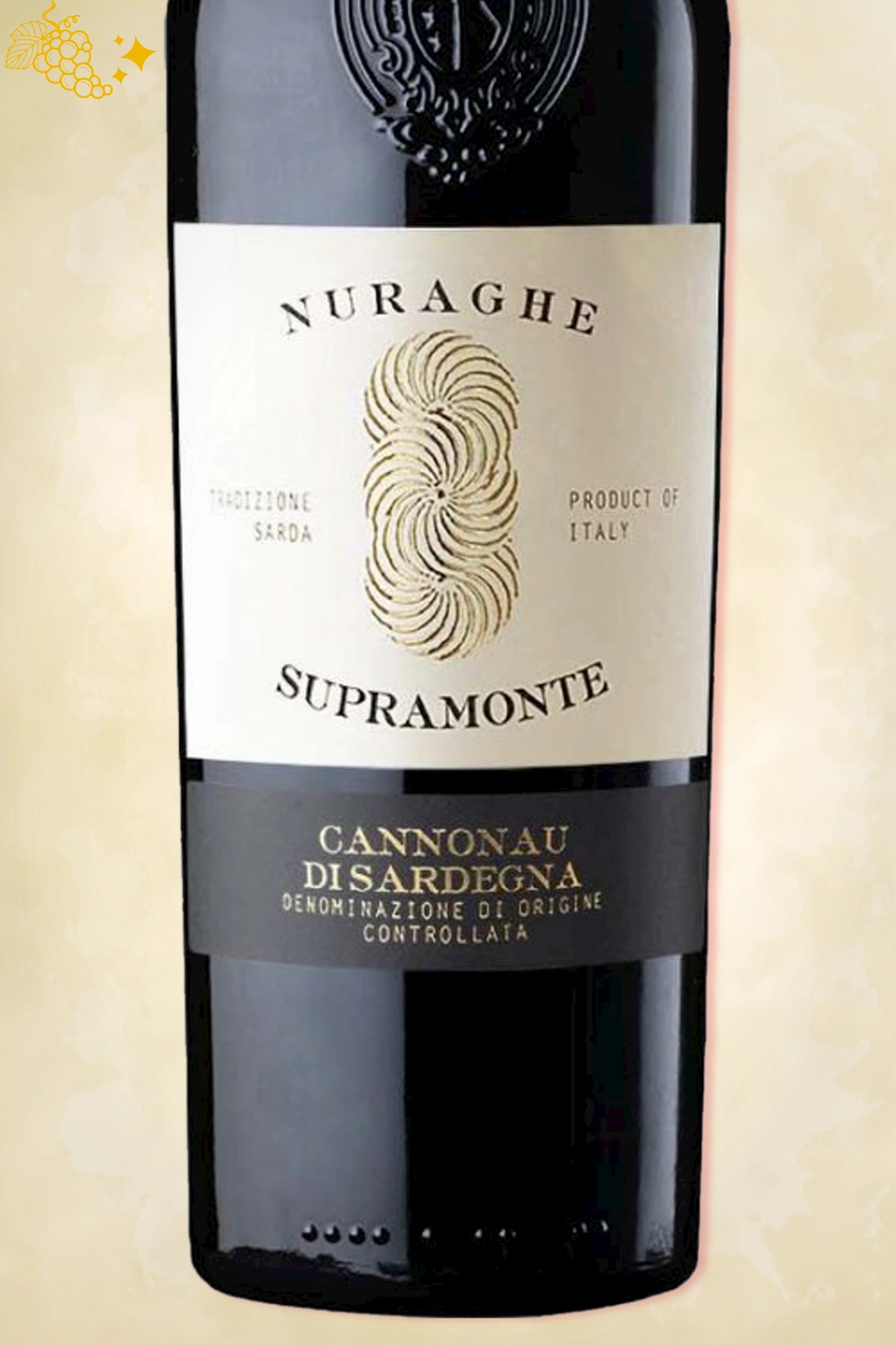 Close-up label Pirovano Cannonau di Sardegna 2023 – logo en jaartal zichtbaar