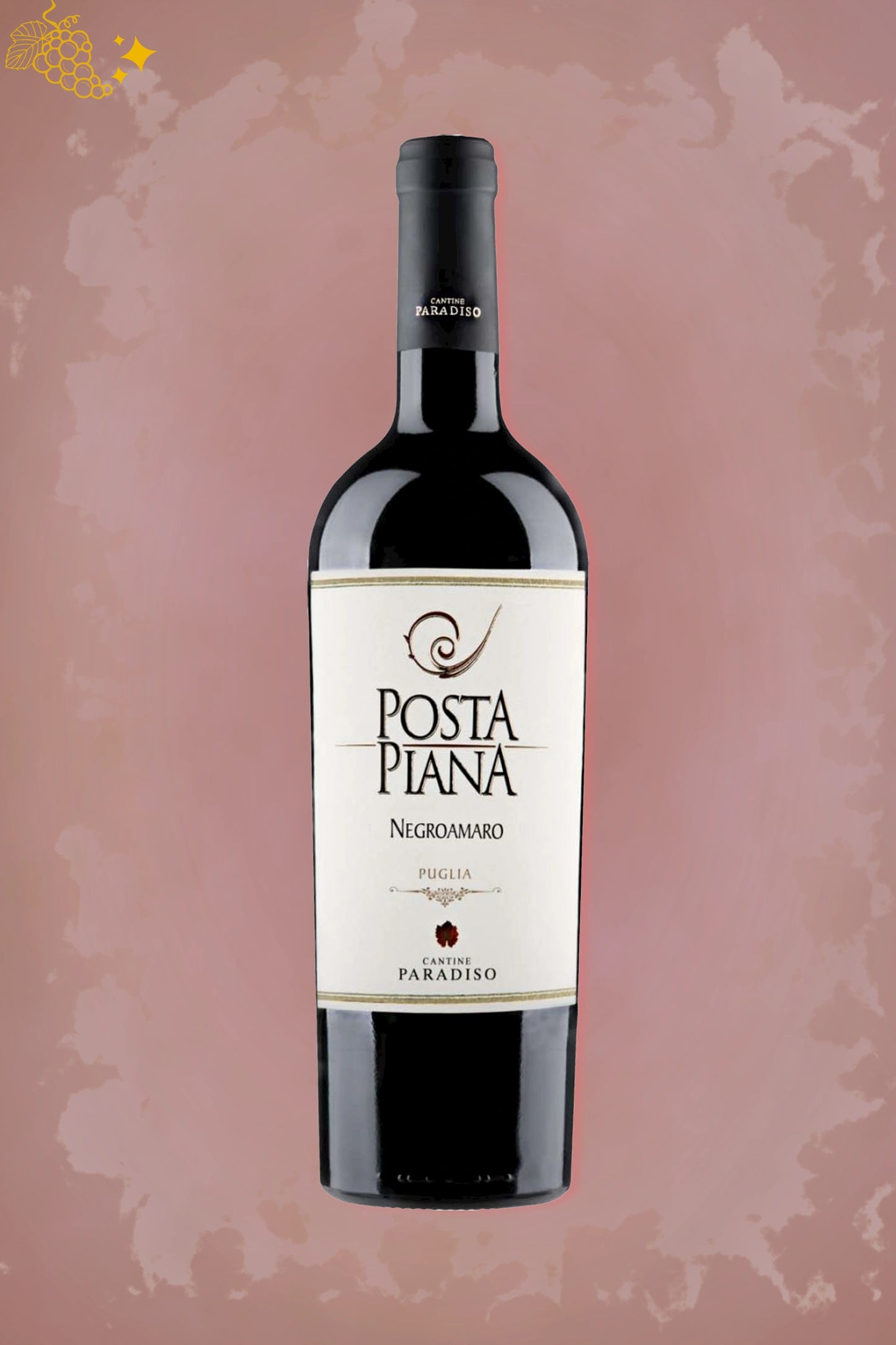 Fles Paradiso Posta Piana Negroamaro 2023 uit Puglia tegen bordeauxrode achtergrond.