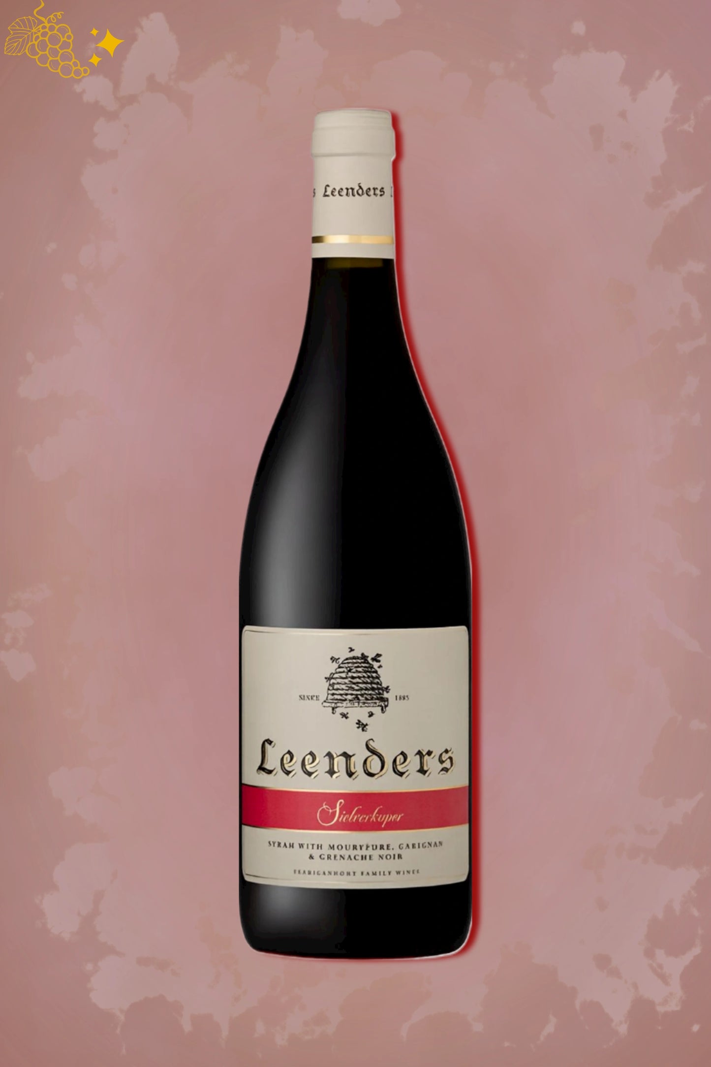 Fles Leenders Sielverkoper Red Blend 2024 uit Zuid-Afrika tegen bordeauxrode achtergrond.