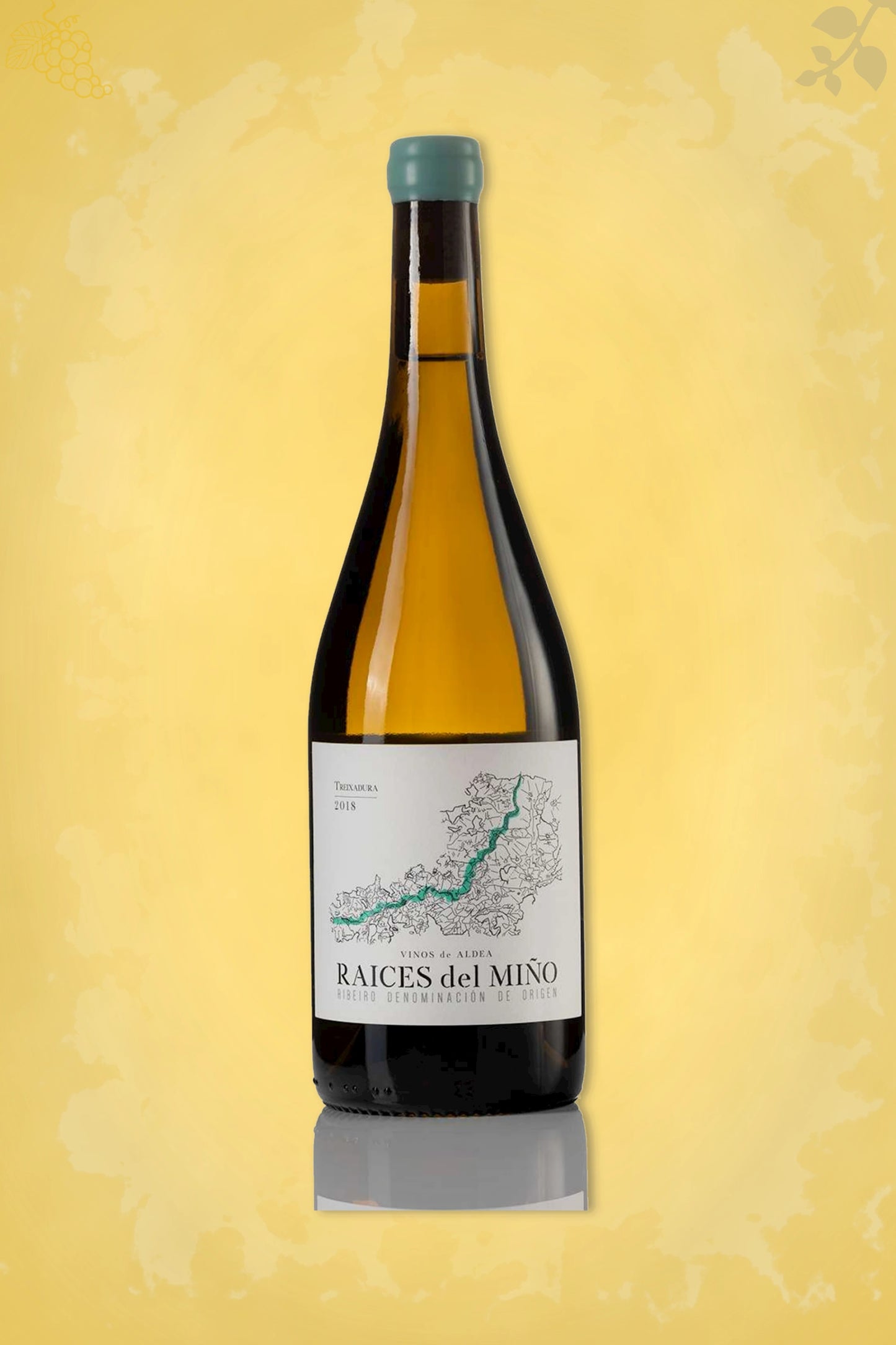Fles Castrelo das Pedras Raíces del Miño Treixadura 2022 uit Galicië tegen een goudkleurige achtergrond.
