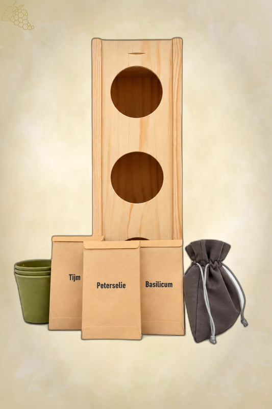 Boxxey houten wijnkist met het schuifdeksel met drie gaten, bamboebekers, drie zakjes kruidenzaad en een zakje kokostabletten